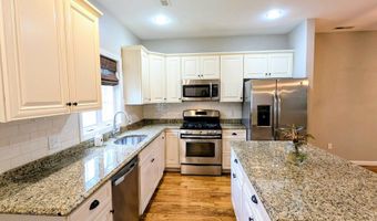 15 Old Oak Dr 15, Brookfield, CT 06804
