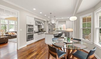 4226 40TH St N, Arlington, VA 22207