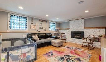 1525 Rapids St, Adel, IA 50003