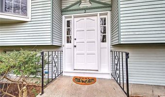 2 Simmons Rd, Barrington, RI 02806