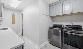 1132 S Fernandez Ave, Arlington Heights, IL 60005