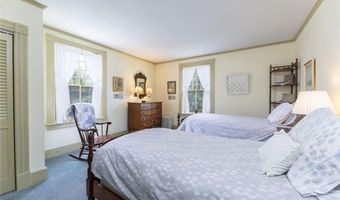 28 Newport St, Jamestown, RI 02835