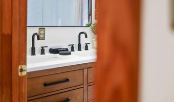 21663 OATLANDS Rd, Aldie, VA 20105
