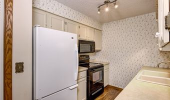 911 Woodglen Ct, Altoona, WI 54720