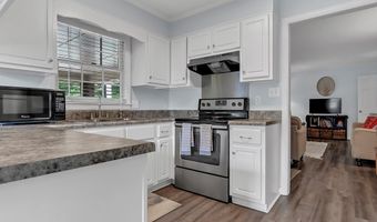 2704 PINE MANOR Ln, Albany, GA 31707