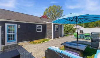 3811 Mendon Rd, Cumberland, RI 02864