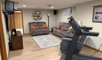 1899 Eisenhower Cir, Aberdeen, SD 57401