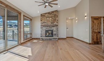 18 RAINBOW VALLEY LODGE Rd, Centennial, WY 82055