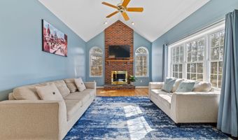 33 Roxbury Ct, Cheshire, CT 06410