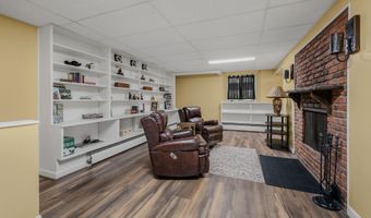 15 Goulart Dr, Bozrah, CT 06334