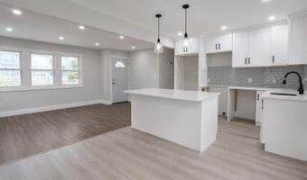 9 Emerald Ln S, Amityville, NY 11701