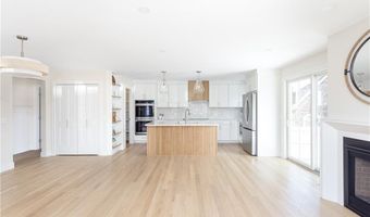 10 Mount Hope Ave, Portsmouth, RI 02871