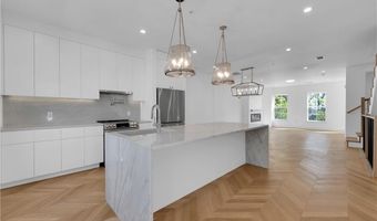 500 SW B St 3, Bentonville, AR 72712