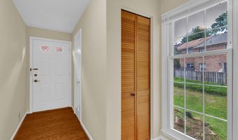7428 FOUNTAIN HEAD Dr, Annandale, VA 22003