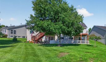 812 Whispering Village Cir, Ballwin, MO 63021