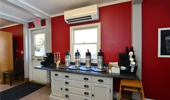 72 E Main Rd, Middletown, RI 02842