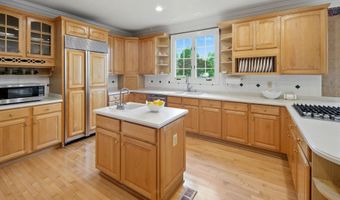 6211 YORKSHIRE Ter, Bethesda, MD 20814