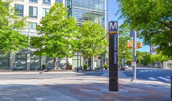 706 N CLEVELAND St, Arlington, VA 22201