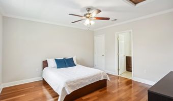 6442 HOLYOKE Dr, Annandale, VA 22003