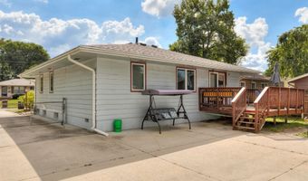 2614 E 38th Ct, Des Moines, IA 50317
