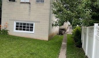 153 W KING St, Abbottstown, PA 17301