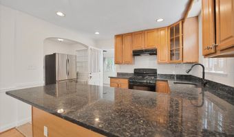 4520 MIDDLETON Ln, Bethesda, MD 20814