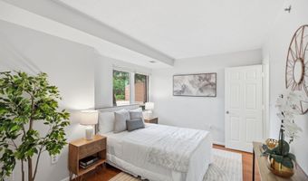 610 N WEST St N 105, Alexandria, VA 22314