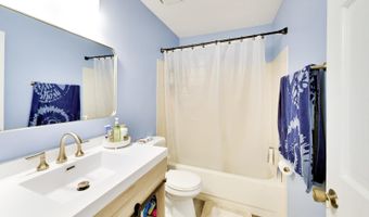 30 Oxford Ct, Algonquin, IL 60102