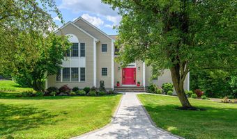 20 Laura Dr, Danbury, CT 06811