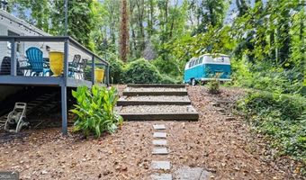 204 Cold Creek Dr, Alpharetta, GA 30009