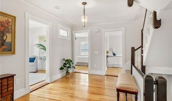 84 Rodman St, Narragansett, RI 02882