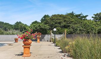 49 Gilberts Path, Amagansett, NY 11930
