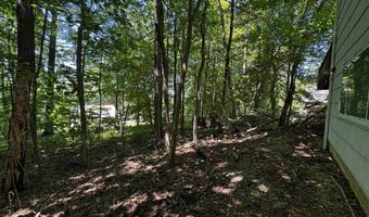 142 Pine Cir, Bennington, VT 05201