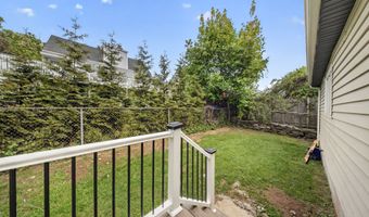 207 Hillcrest Rd, Bridgeport, CT 06606