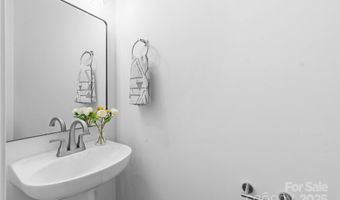 2016 Sablewood Dr, Charlotte, NC 28205