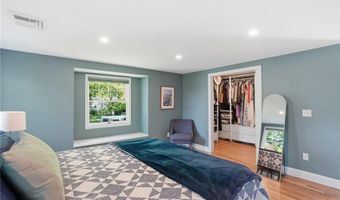 24 Wildflower Rd, Barrington, RI 02806