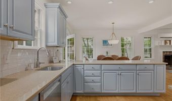 7 Clay St, Newport, RI 02840