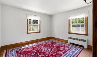 247 W Main Rd, Middletown, RI 02842