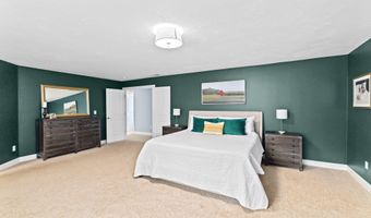 5 Bosuns Ln, Bourne, MA 02532