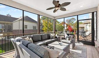 295 Meadowbrook Country Club Est, Ballwin, MO 63011