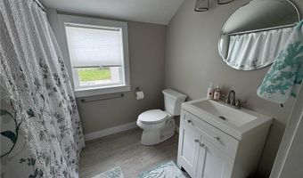 53 Center Ave, Middletown, RI 02842