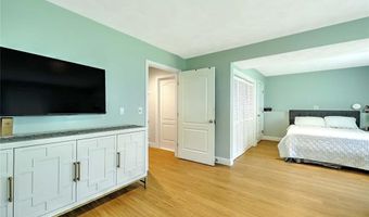 37 Lakeview Ave, Lincoln, RI 02865