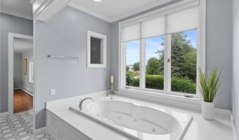 1 Harborview Dr, Newport, RI 02840