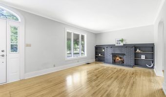 902 Midway Dr, Auburn, IN 46706