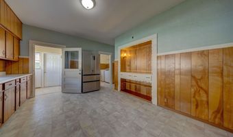 805 W 4th St, Bicknell, IN 47512