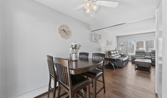 15 Hayes Rd, Amity Harbor, NY 11701