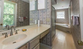 2070 White Pond Dr, Akron, OH 44313