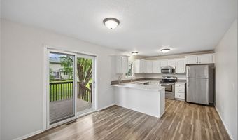 2205 Country Cove Ln, Altoona, IA 50009