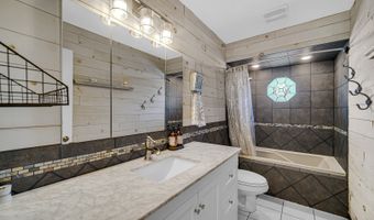 661 W Saint Aubin Dr, Addison, IL 60101