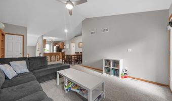 1005 Twilight Dr, North Liberty, IA 52317